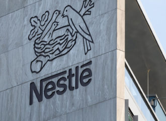 Nestlé porté par la consommation à domicile