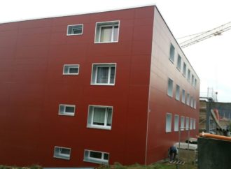 Partager  Imprimer  Voir 1 image  Loyer CHF 870.– Pièces1DisponibilitéDisponible dès le:Immédiatement Déménage sans soucis: Offres gratuites pour le déménagement / nettoyageCoûtLoyer net:CHF 760.– Charges:CHF 110.– Loyer:CHF 870.–  Alternative au dépôt de loyer: Prime annuelle dès CHF 109.60L’extrait du registre des poursuites simple e rapide: commander en ligne pour CHF 29.–Informations principalesType:StudioNombre de pièce(s):1 Etage:R.D.C. Caractéristiques et équipementsBalcon / TerrasseTélévision câbléeDescription”Studio”StudioCe studio se compose ainsi : hall, cuisine agencée, pièce à vivre avec balcon, salle de bains/wc.A titre gratuit et à bien plaire : 1 cave.Part à la buanderie.Proche des transports publics.AnnonceurOptigestion Services Immobiliers SARue Ernest-Roulet 32034 PeseuxContactMarjolaine Bonhote 41-327378800  41-327378800  Afficher le numéro No. d’annonce3000520997Réf. de l’objet1450.400 020.24.690127.e08dfce3-c037-11ea-b445-005056bdbc06Contacter l’annonceurPrénom *Merci de préciser ton prénom.Nom *Merci de préciser ton nom.E-mail *Merci de préciser soit ton numéro de téléphone soit ton adresse e-mail.Téléphone (optionnel) *Merci de préciser soit ton numéro de téléphone soit ton adresse e-mail.Message Bonjour,
Ce bien m’intéresse.
Meilleures salutations Envoyer demande En continuant, j’accepte les CG. Conseils et services  Contacter l’annonceur