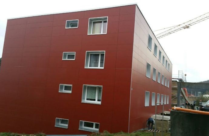 Partager  Imprimer  Voir 1 image  Loyer CHF 870.– Pièces1DisponibilitéDisponible dès le:Immédiatement Déménage sans soucis: Offres gratuites pour le déménagement / nettoyageCoûtLoyer net:CHF 760.– Charges:CHF 110.– Loyer:CHF 870.–  Alternative au dépôt de loyer: Prime annuelle dès CHF 109.60L’extrait du registre des poursuites simple e rapide: commander en ligne pour CHF 29.–Informations principalesType:StudioNombre de pièce(s):1 Etage:R.D.C. Caractéristiques et équipementsBalcon / TerrasseTélévision câbléeDescription”Studio”StudioCe studio se compose ainsi : hall, cuisine agencée, pièce à vivre avec balcon, salle de bains/wc.A titre gratuit et à bien plaire : 1 cave.Part à la buanderie.Proche des transports publics.AnnonceurOptigestion Services Immobiliers SARue Ernest-Roulet 32034 PeseuxContactMarjolaine Bonhote 41-327378800  41-327378800  Afficher le numéro No. d’annonce3000520997Réf. de l’objet1450.400 020.24.690127.e08dfce3-c037-11ea-b445-005056bdbc06Contacter l’annonceurPrénom *Merci de préciser ton prénom.Nom *Merci de préciser ton nom.E-mail *Merci de préciser soit ton numéro de téléphone soit ton adresse e-mail.Téléphone (optionnel) *Merci de préciser soit ton numéro de téléphone soit ton adresse e-mail.Message Bonjour,
Ce bien m’intéresse.
Meilleures salutations Envoyer demande En continuant, j’accepte les CG. Conseils et services  Contacter l’annonceur
