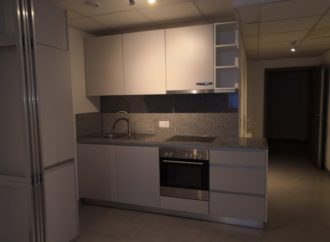 Partager  Imprimer  Voir 3 images  Loyer CHF 920.– Pièces1Surface 40 m2DisponibilitéDisponible dès le:Immédiatement Déménage sans soucis: Offres gratuites pour le déménagement / nettoyageCoûtLoyer net:CHF 820.– Charges:CHF 100.– Loyer:CHF 920.–  Alternative au dépôt de loyer: Prime annuelle dès CHF 115.90L’extrait du registre des poursuites simple e rapide: commander en ligne pour CHF 29.–Informations principalesType:AppartementNombre de pièce(s):1 Etage:2 Nombre d’étage(s):5 Surface habitable:40 m2Caractéristiques et équipementsAccessible en fauteuilDescription”ECLUSE 30-38, Appart. 1 pièce”Joli studio de 40 m2 proche du centre ville et du bord du lac Offrant, une cuisine agencée avec  panneaux de séparation sur la pièce à vivre, un hall d’entrée et une salle de douches/WC. Possibilité de louer une place de parc intérieure au prix de CHF 200.-/moisAnnonceurDomicim Neuchâtel GéranceRue de l’Evole 92000 NeuchâtelContactNeuchâtel SERVICE LOCATION +410327277500  +410327277500  Afficher le numéro No. d’annonce3000314774Réf. de l’objet0OFVYContacter l’annonceurPrénom *Merci de préciser ton prénom.Nom *Merci de préciser ton nom.E-mail *Merci de préciser soit ton numéro de téléphone soit ton adresse e-mail.Téléphone (optionnel) *Merci de préciser soit ton numéro de téléphone soit ton adresse e-mail.Message Bonjour,
Ce bien m’intéresse.
Meilleures salutations Envoyer demande En continuant, j’accepte les CG. Conseils et services  Contacter l’annonceur