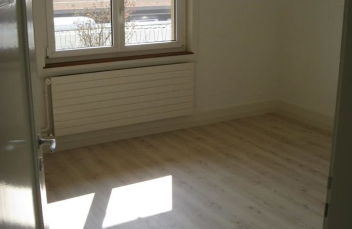 Partager  Imprimer  Voir 7 images  Loyer CHF 590.– Pièces1DisponibilitéDisponible dès le:Immédiatement Déménage sans soucis: Offres gratuites pour le déménagement / nettoyageCoûtLoyer net:CHF 500.– Charges:CHF 90.– Loyer:CHF 590.–  Alternative au dépôt de loyer: Prime annuelle dès CHF 74.30L’extrait du registre des poursuites simple e rapide: commander en ligne pour CHF 29.–Informations principalesType:ChambreNombre de pièce(s):1 Etage:1 Surface utile:15 m2Caractéristiques et équipementsTélévision câbléePartie d’un logement en colocationDescription”Chambre individuelle pour étudiant”Chambre individuelle pour étudiantChambre individuelle avec accès au parties communes suivantes : cuisine entièrement agencée, salle de douches/wc, buanderie avec lave et sèche-linge, grenier accessible pour l’étendage du linge, grand jardin. A 2 pas des transports publics, des commerces. Proche des écoles et du centre-ville.AnnonceurOptigestion Services Immobiliers SARue Ernest-Roulet 32034 PeseuxContactMarjolaine Bonhote 41-327378800  41-327378800  Afficher le numéro No. d’annonce3000512794Réf. de l’objet1992.410 030.14.687851.e1715ea4-bc32-11ea-97df-005056bdbc06Contacter l’annonceurPrénom *Merci de préciser ton prénom.Nom *Merci de préciser ton nom.E-mail *Merci de préciser soit ton numéro de téléphone soit ton adresse e-mail.Téléphone (optionnel) *Merci de préciser soit ton numéro de téléphone soit ton adresse e-mail.Message Bonjour,
Ce bien m’intéresse.
Meilleures salutations Envoyer demande En continuant, j’accepte les CG. Conseils et services  Contacter l’annonceur