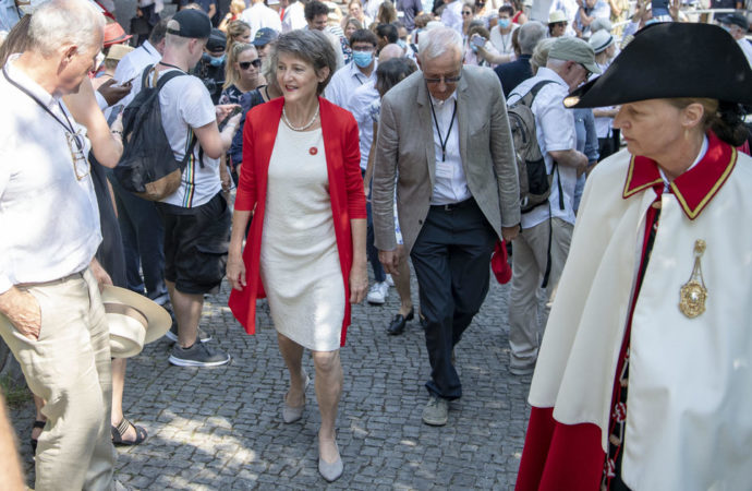 Simonetta Sommaruga: «La Suisse tient bon face à la pandémie»